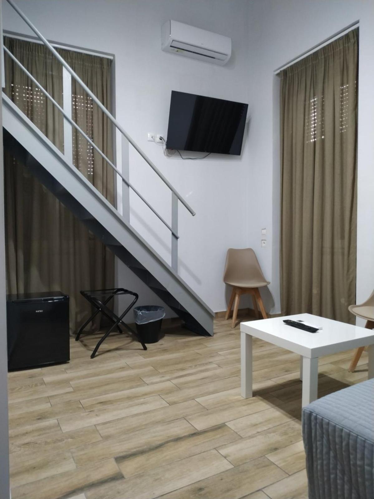 Kentrikon Hotel Халкис Екстериор снимка