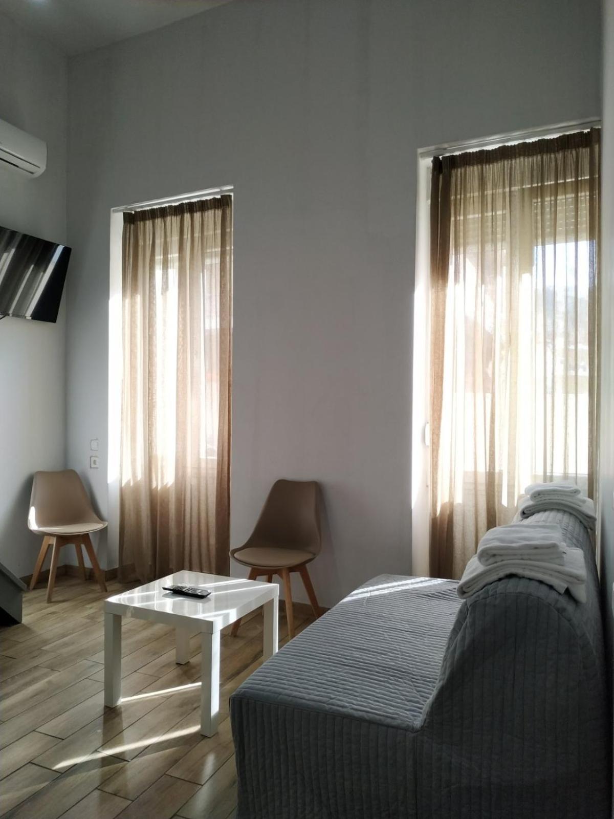Kentrikon Hotel Халкис Екстериор снимка