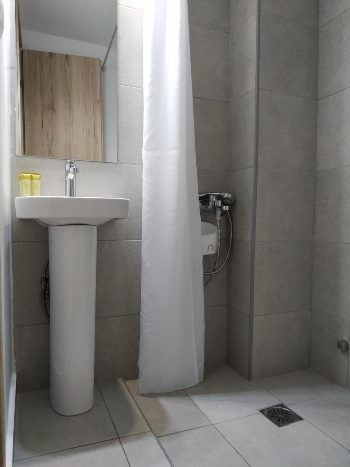 Kentrikon Hotel Халкис Екстериор снимка