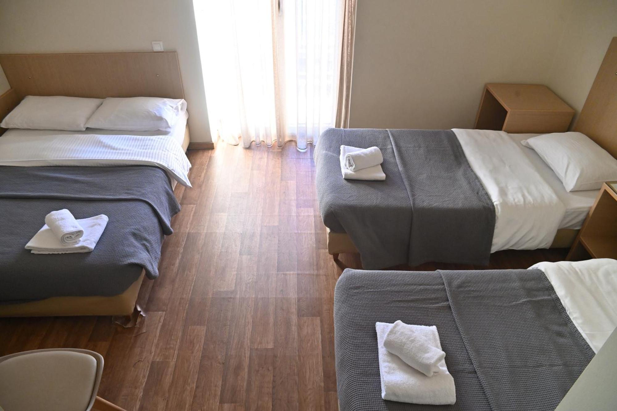 Kentrikon Hotel Халкис Екстериор снимка