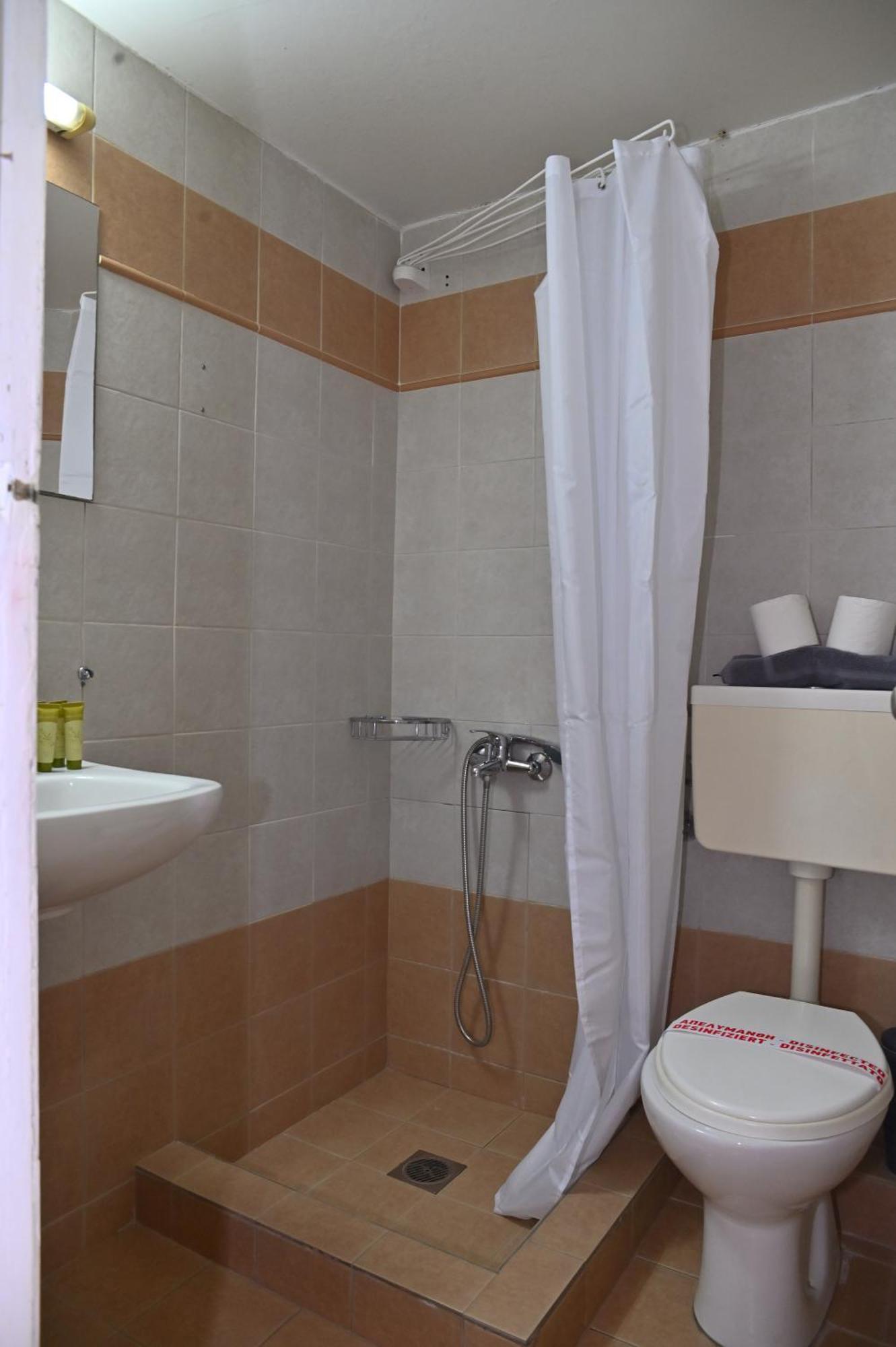Kentrikon Hotel Халкис Екстериор снимка