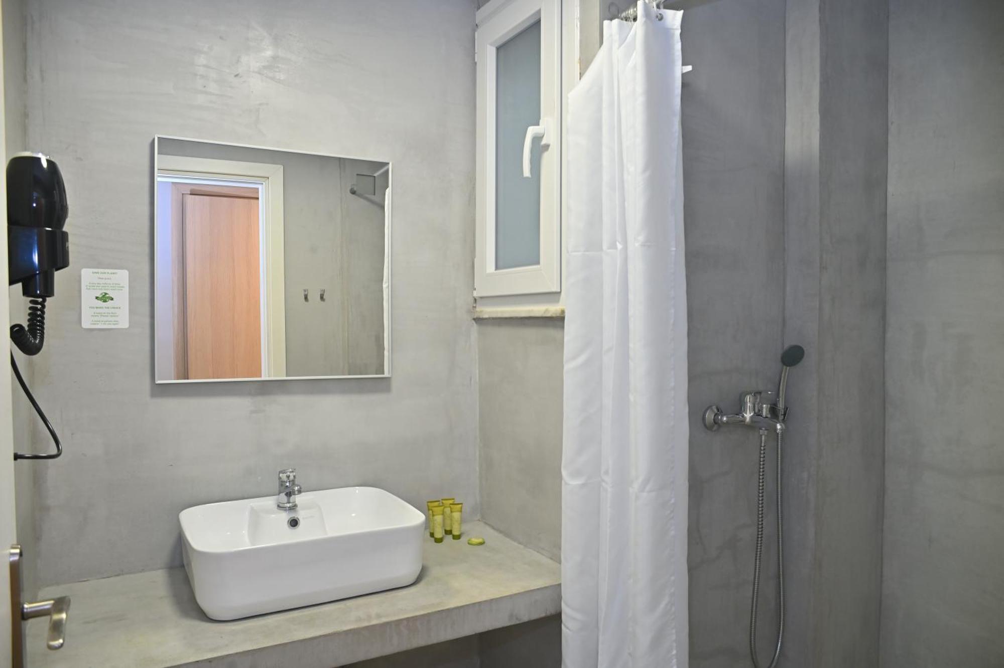 Kentrikon Hotel Халкис Екстериор снимка