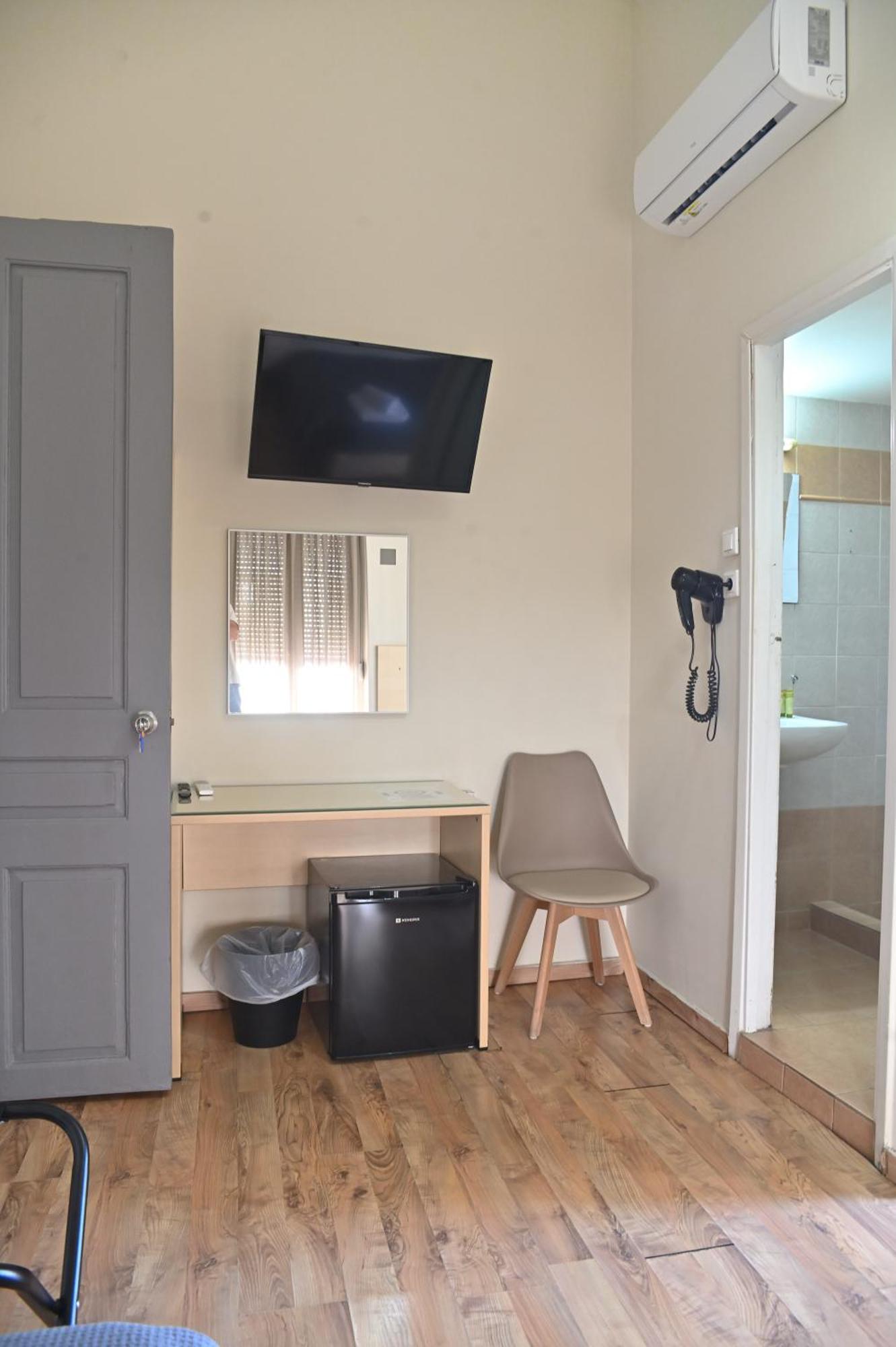 Kentrikon Hotel Халкис Екстериор снимка