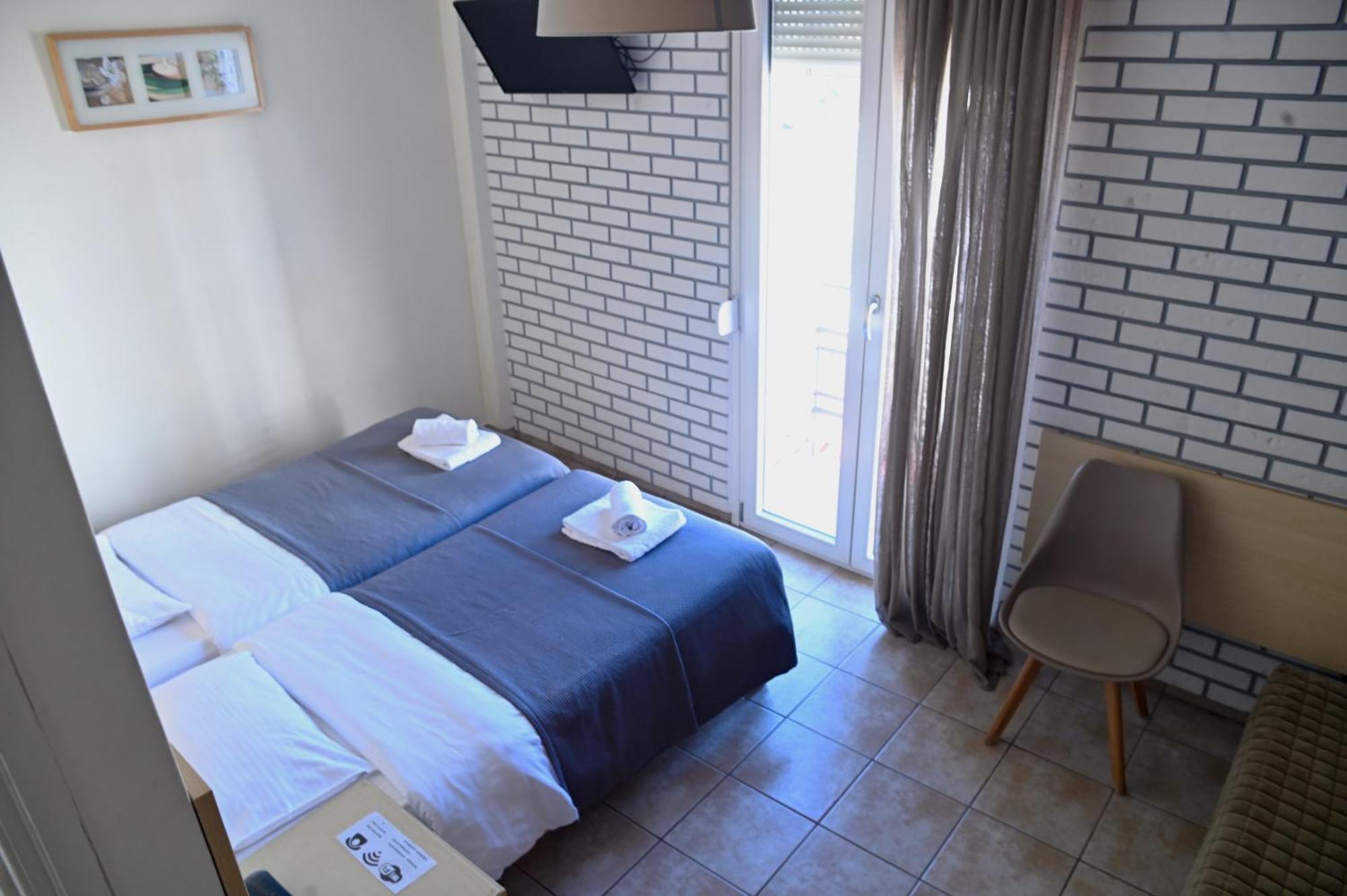 Kentrikon Hotel Халкис Екстериор снимка