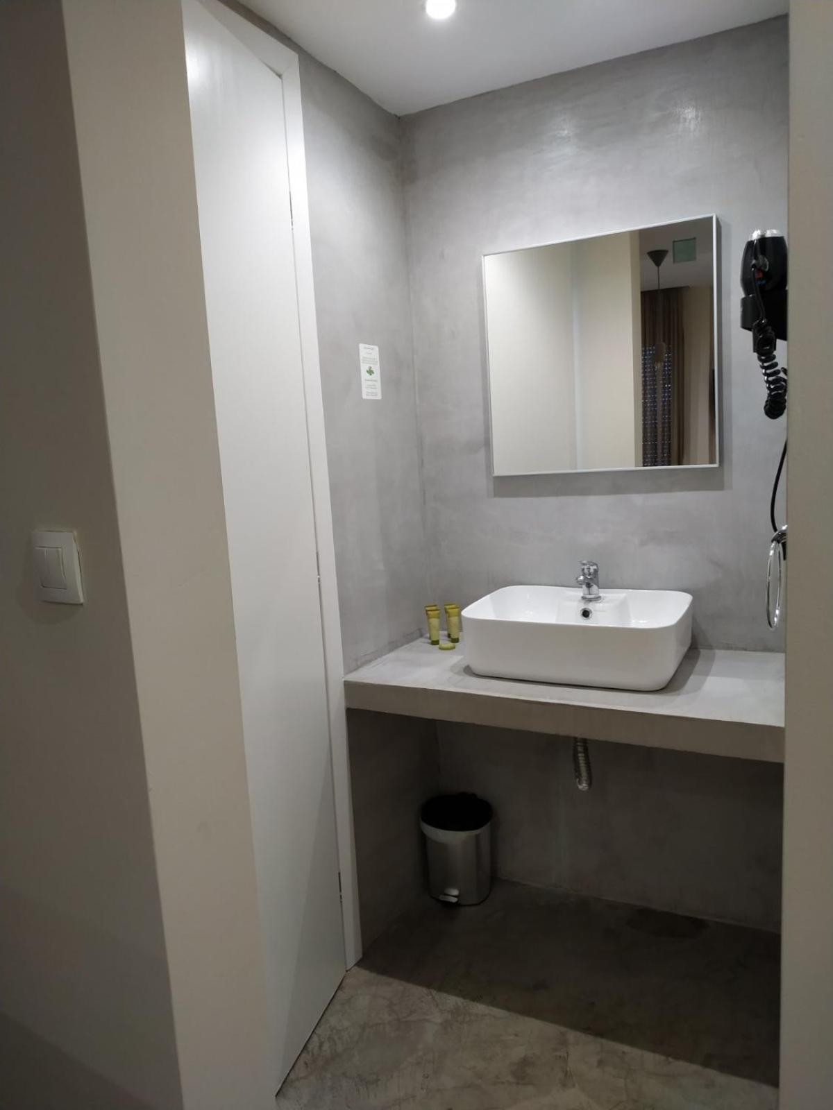 Kentrikon Hotel Халкис Екстериор снимка