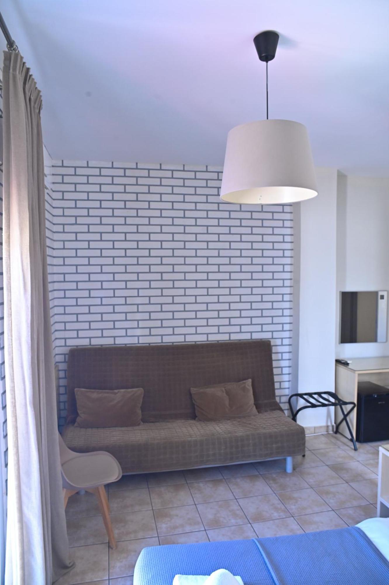 Kentrikon Hotel Халкис Екстериор снимка