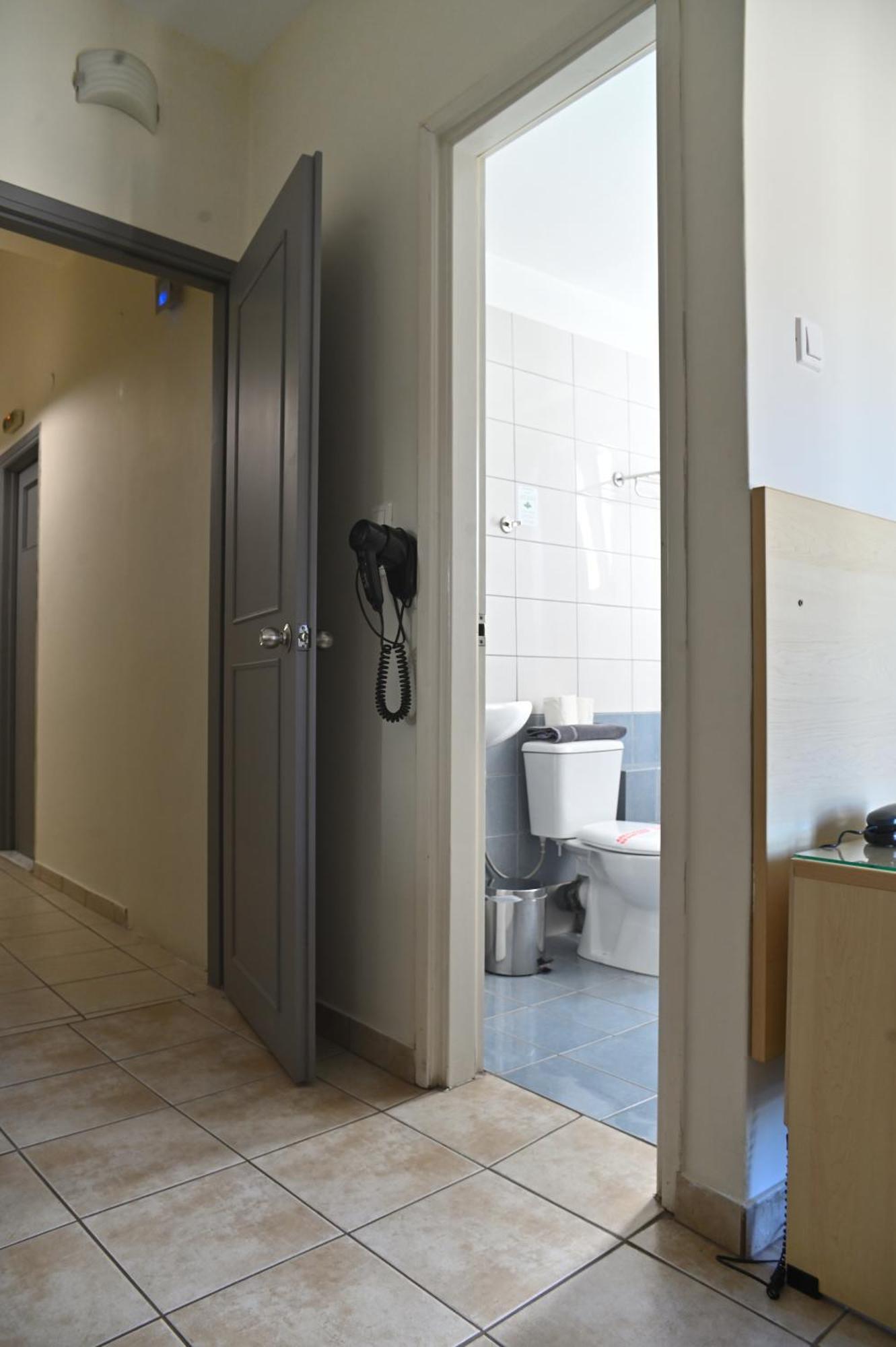 Kentrikon Hotel Халкис Екстериор снимка