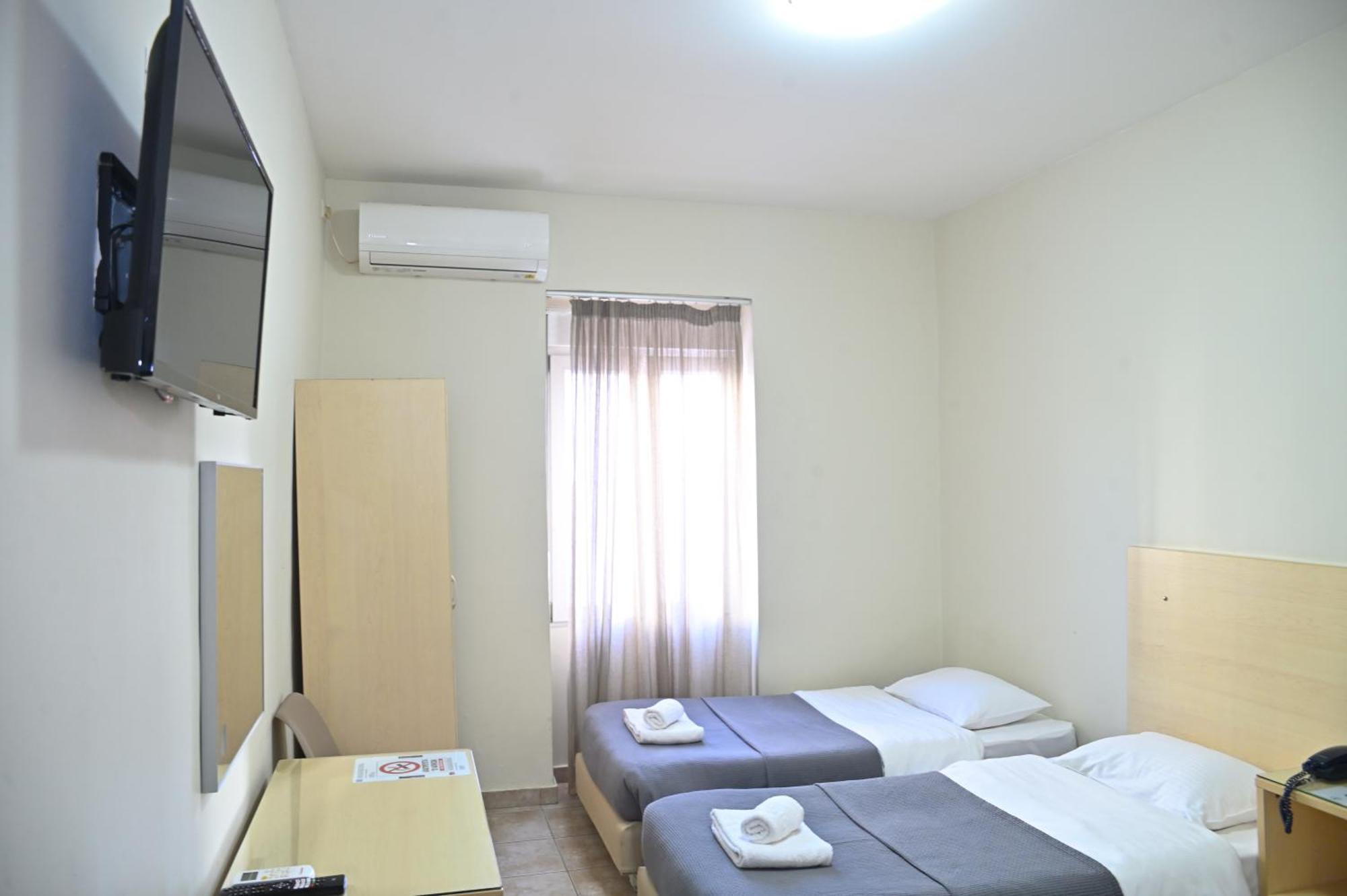 Kentrikon Hotel Халкис Екстериор снимка