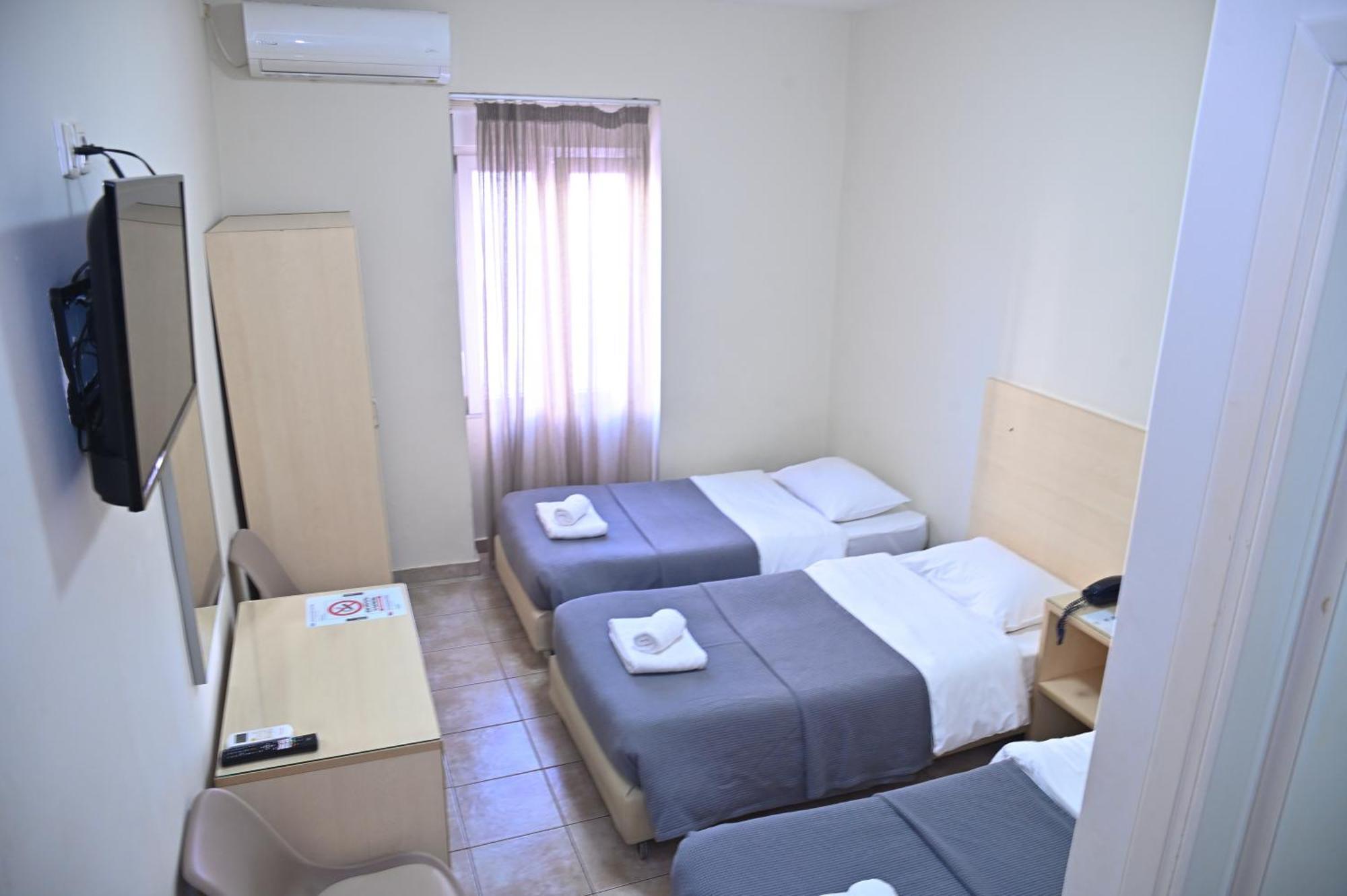 Kentrikon Hotel Халкис Екстериор снимка