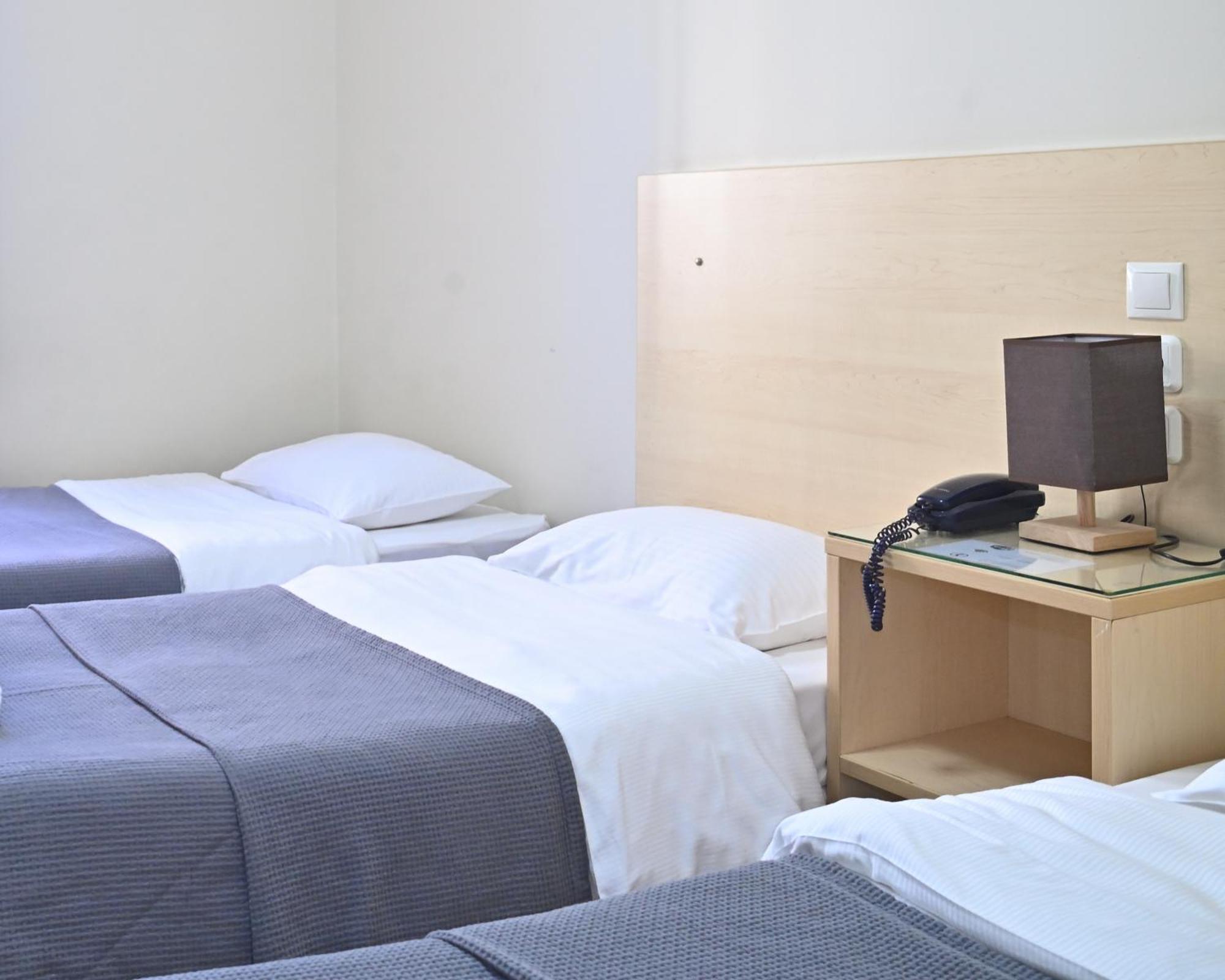 Kentrikon Hotel Халкис Екстериор снимка