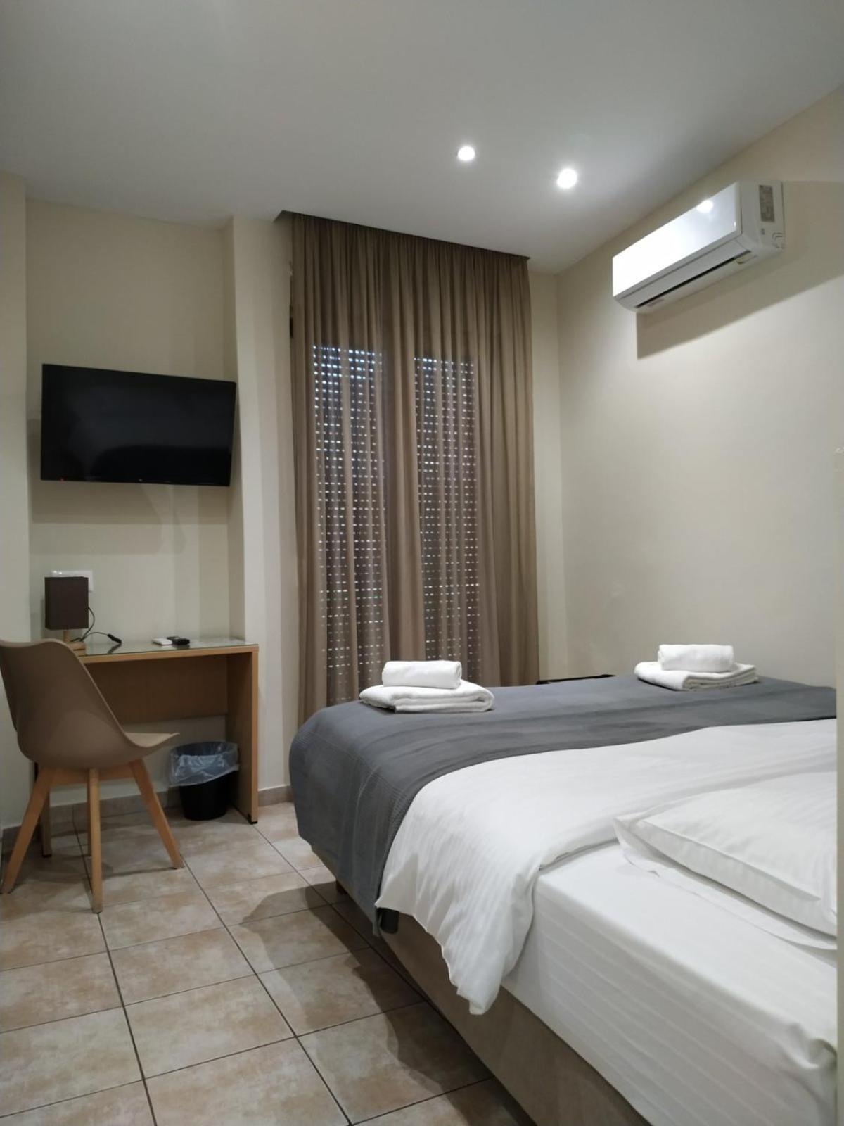 Kentrikon Hotel Халкис Екстериор снимка