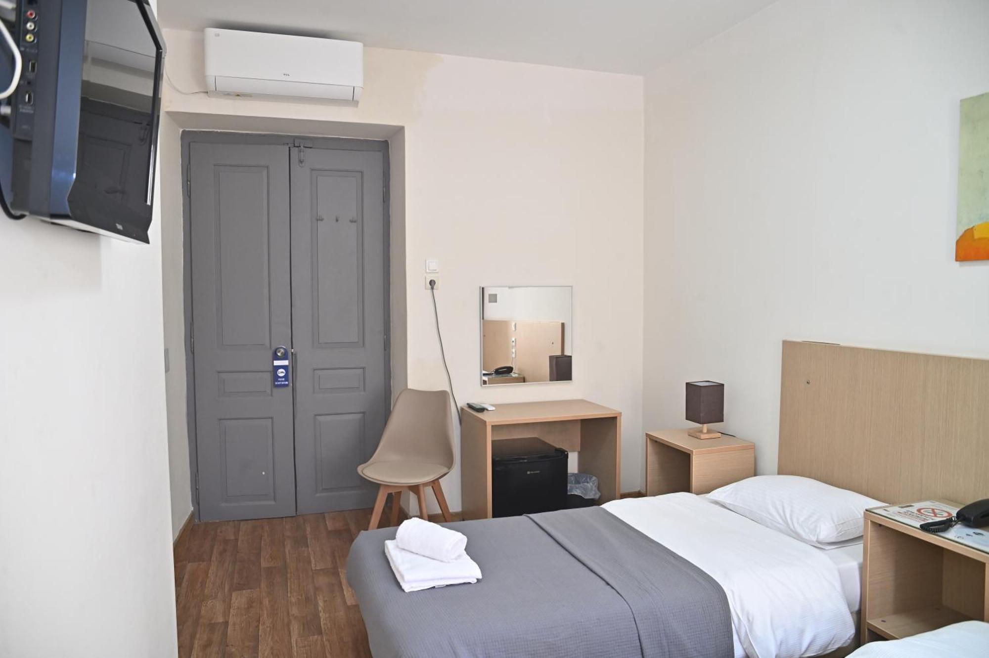 Kentrikon Hotel Халкис Екстериор снимка