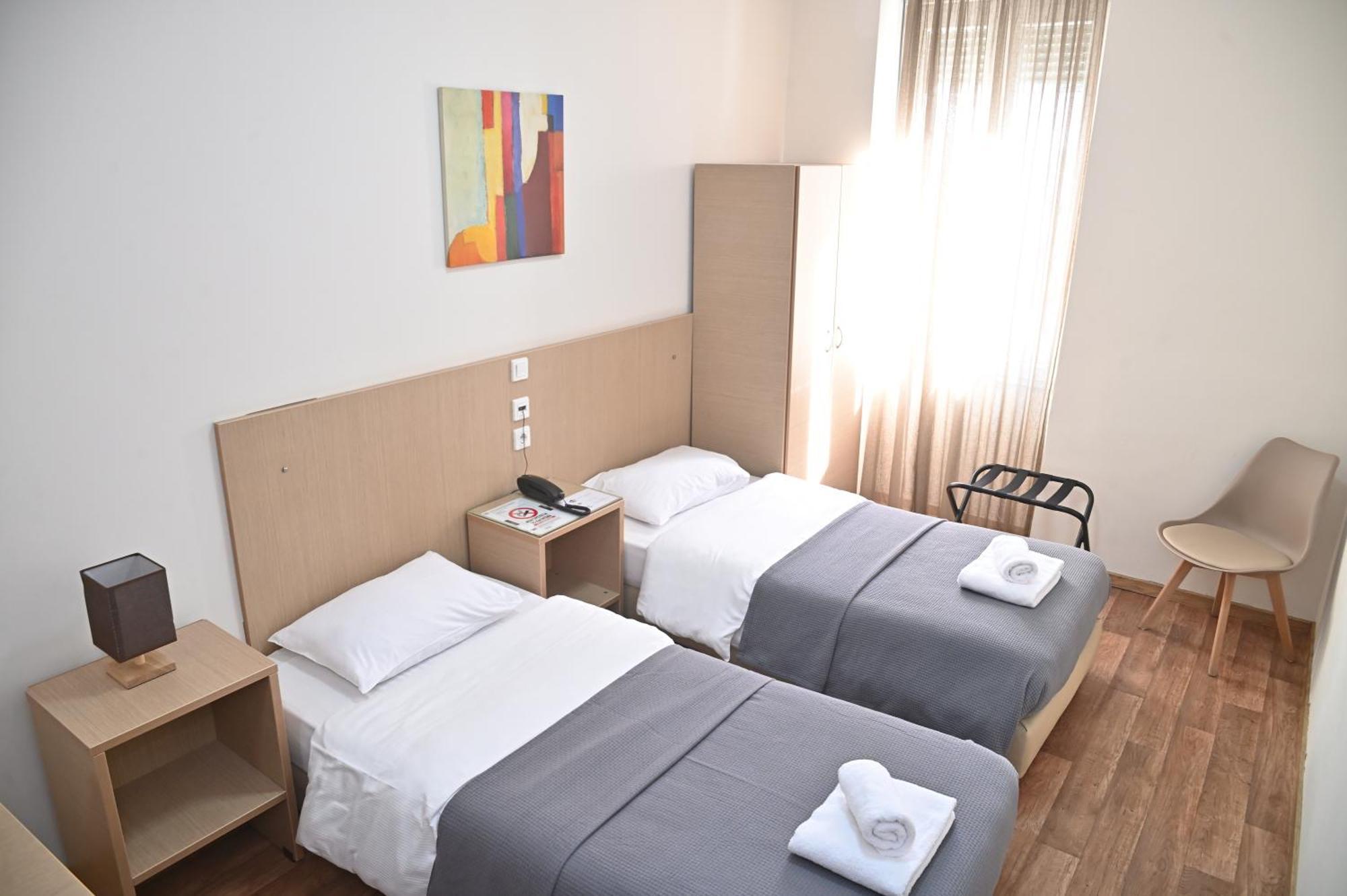Kentrikon Hotel Халкис Екстериор снимка